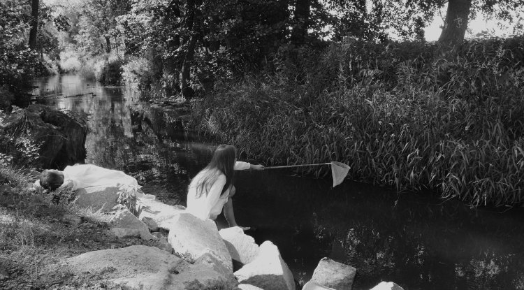 “Mənə aid olmayan bir həyatı daşıyıram” – Məsuliyyətlərin İçində Yadlaşmaq