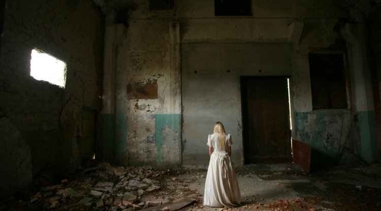 Ruhun aldanışı: biz kim olduğumuzu düşünərkən kimik?